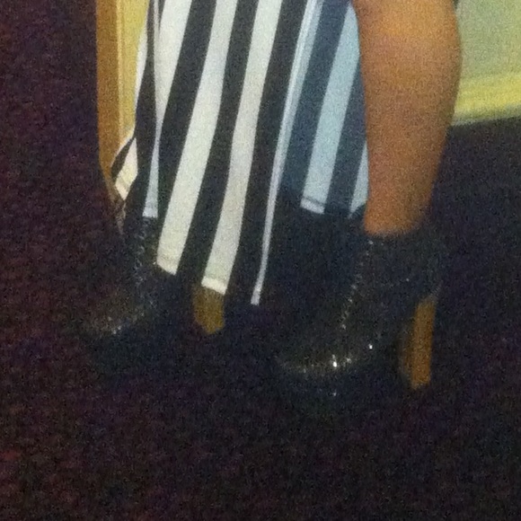 Sparkly Platform Booties - Picture 3 of 4